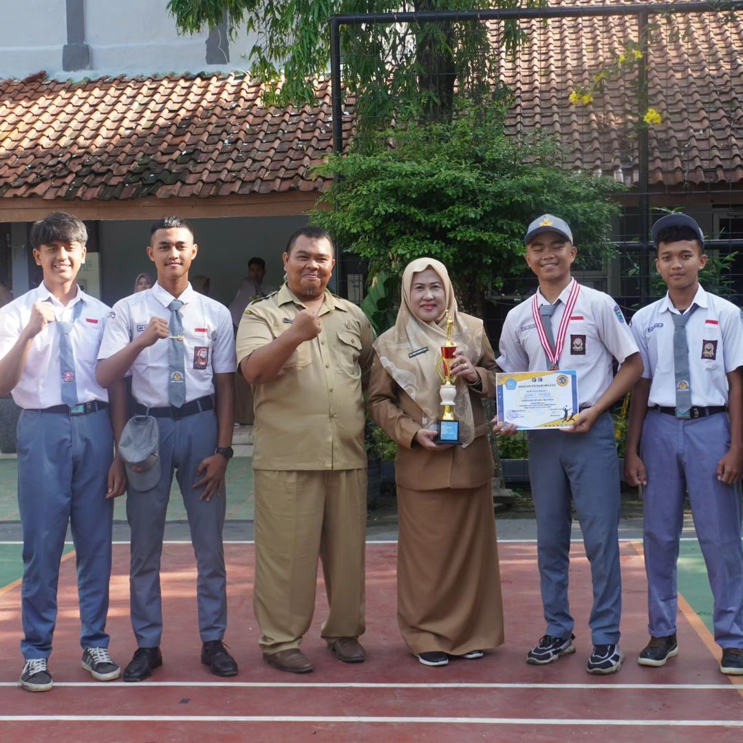  Juara 3 pada Turnamen Voli tingkat SMA di SMK Permatasari I